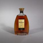 COGNAC. Hennessy, Cognac, Qualite rare. 1 bouteille.On joint une carafe...