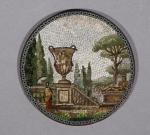 Micromosaïque circulaire sur cuivre figurant une femme dans un jardin...