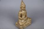 INDE, XXe siècle.  Buddha en marbre sculpté assis en...