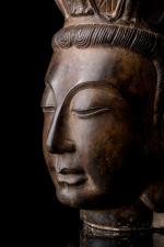 CHINE - Dynastie MING (1368-1644) Grande tête de Bouddha en...