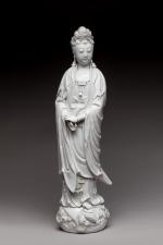 CHINE - Début XXe siècle 
Statuette de Guanyin en porcelaine...