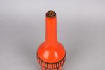 Roger CAPRON (1922-2006). Vase bouteille en céramique émaillée orange à...