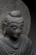 INDE - GANDHARA, art gréco-bouddhique, IIe/IVe siècle 
Statuette de bouddha...