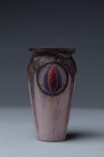 Gabriel ARGY-ROUSSEAU (1885-1953). 
Vase modèle "conifère" en pâte de verre...