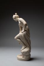 D'après Christophe-Gabriel ALLEGRAIN (1710-1795). 
Vénus au bain. 
Marbre blanc sculpté...