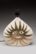 Mithé ESPELT (1923-2020) Lampe "Soleil" Céramique émaillée écrue, bleue et...